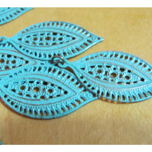 Turquoise Tear Drop Tapered Lightweight Necklace - Picture 6 of 9